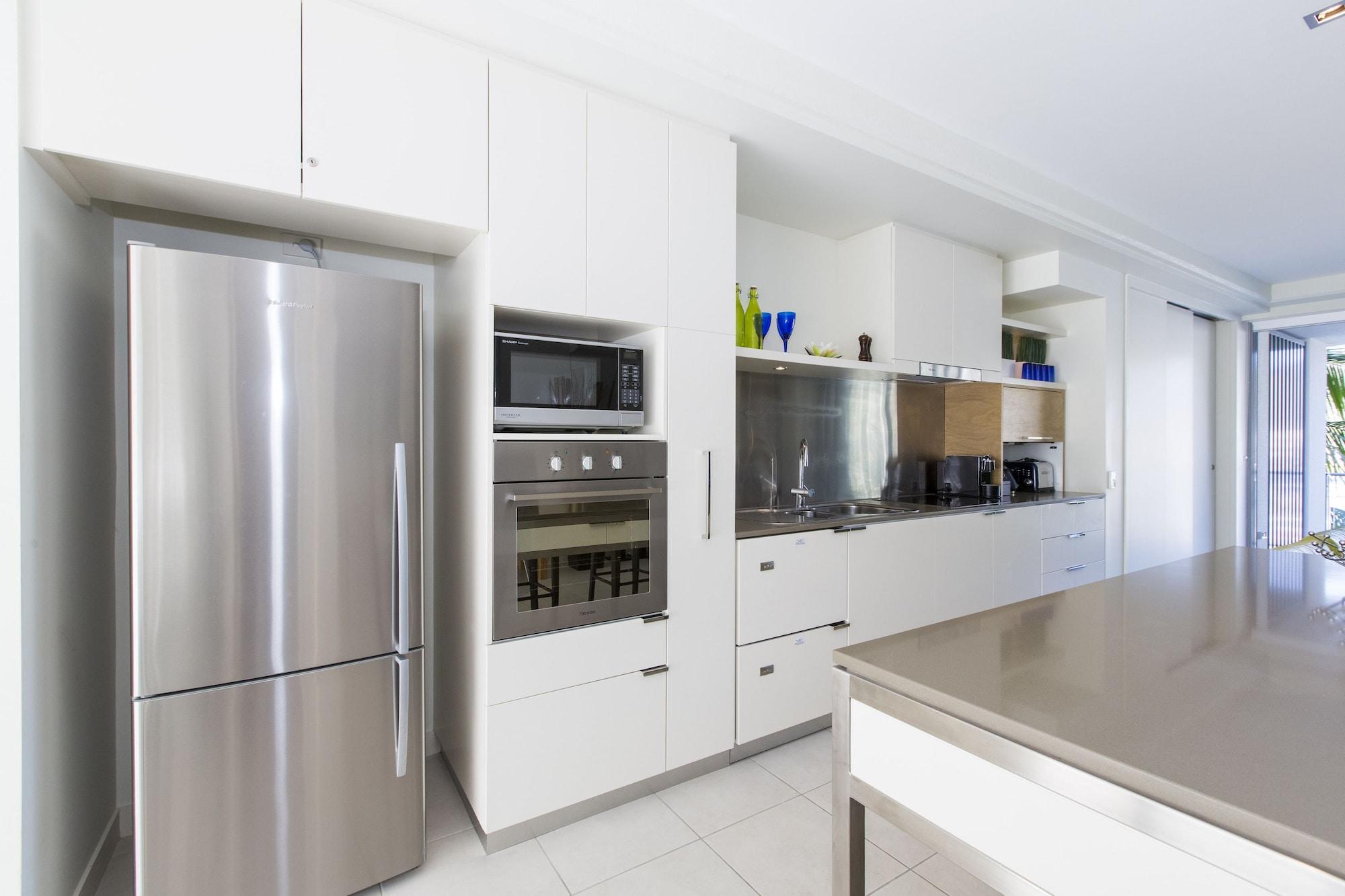 蓝色辣椒酒店 耐莉湾 外观 照片 A modern kitchen