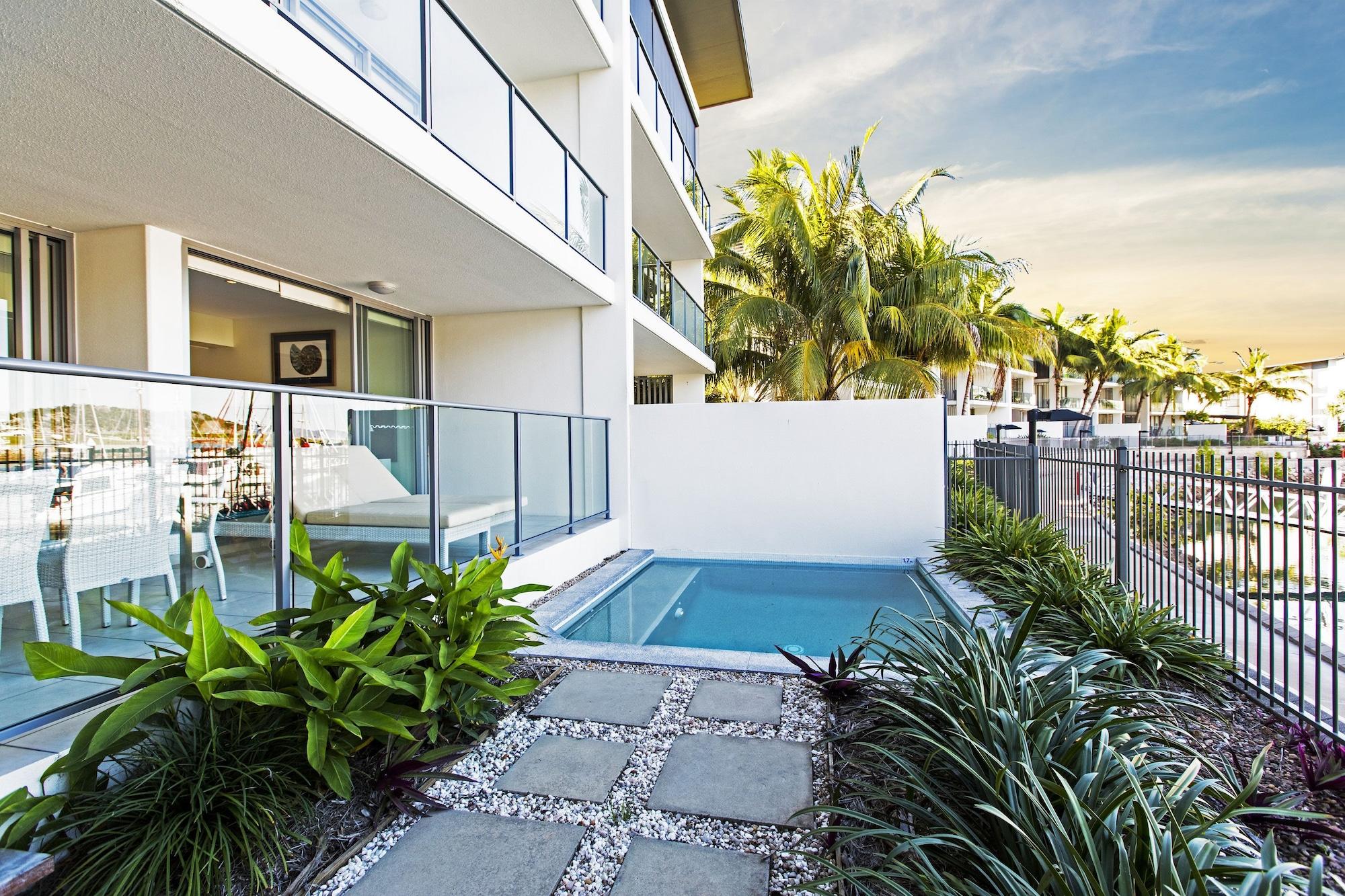 蓝色辣椒酒店 耐莉湾 外观 照片 A pool at a private residence