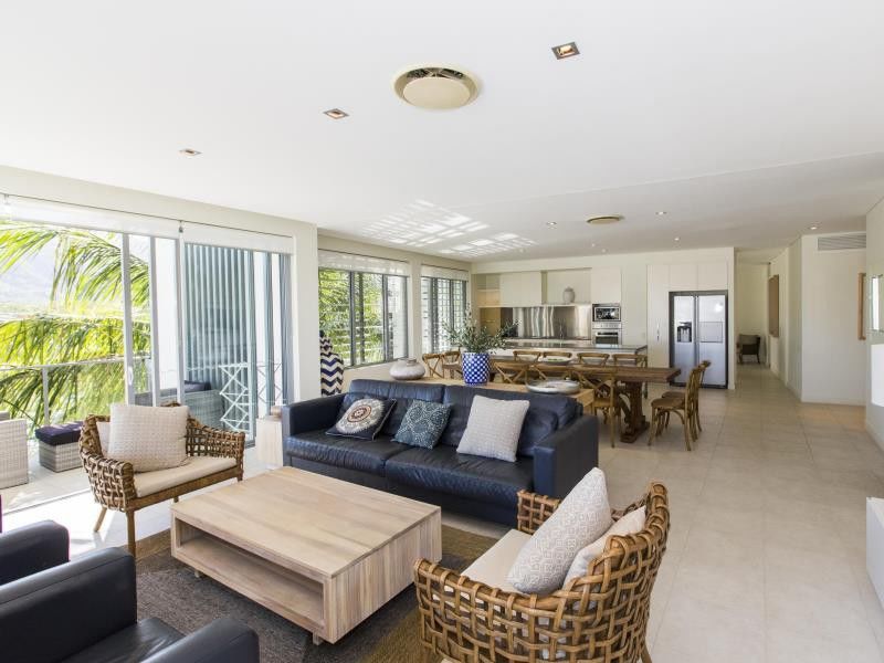 蓝色辣椒酒店 耐莉湾 外观 照片 A living room in a modern house